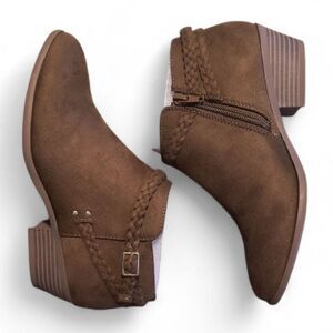 Soda Faux Suede Brown Ankle Boots Size 6.5